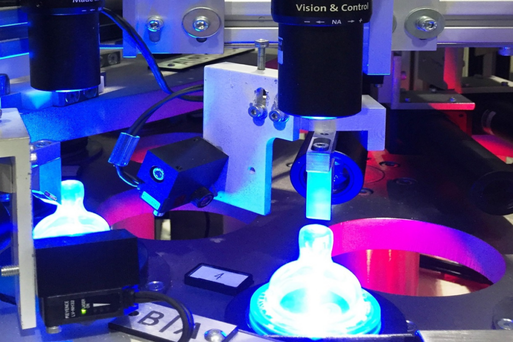 Automated vision inspection system using blue LED lighting for part verification