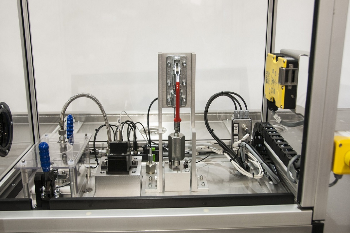 Hydraulic and pneumatic pressure measurement valve block